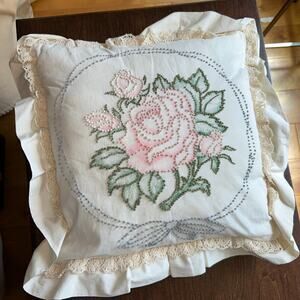 VTG Finished Columbia Minerva Candlewicking Rose Pillow 1983 #7534 14x14 1983